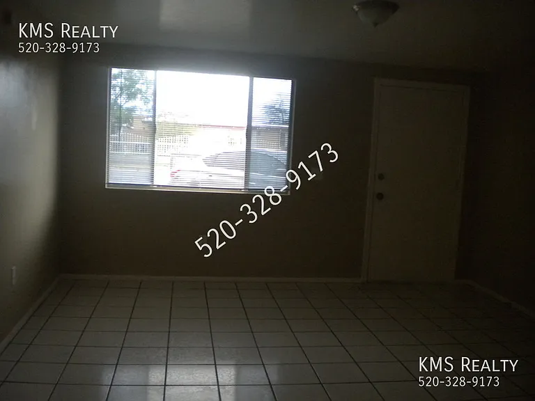 1711 E Canada St — Photo 4