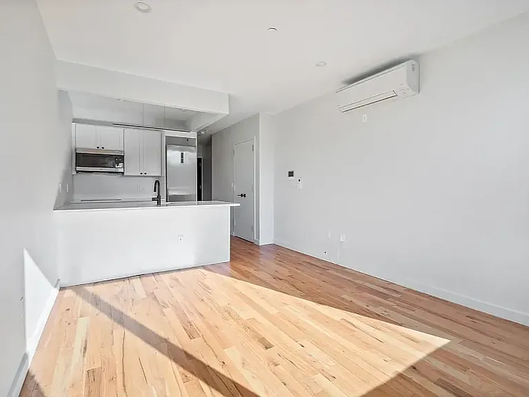 1950 Amsterdam Ave #2B — Photo 8