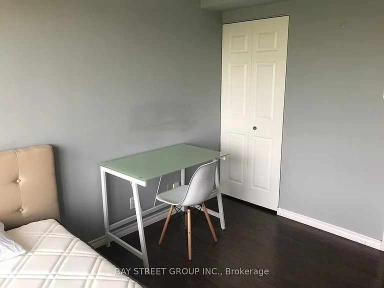 456 College St #602 — Photo 9
