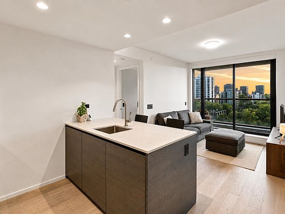 4th image of 1408 Robson St #1301