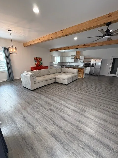 3 bed, 2400 sqft, $2,295 — Photo 3