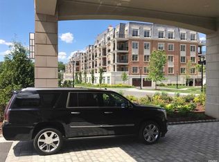 3000 Royal Ct UNIT 3012, North Hills, NY 11040