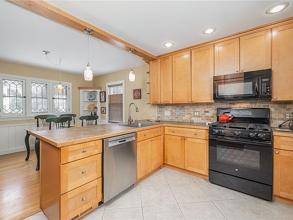 5th image of 226 Meadow Dr