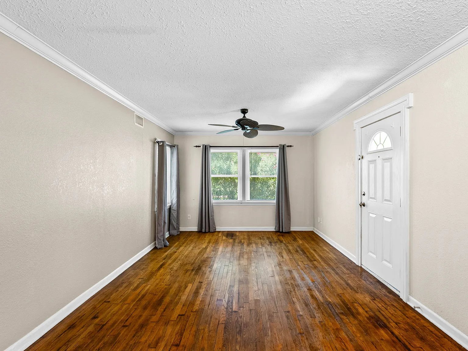 4 bed, 1706 sqft, $2,100 — Photo 2