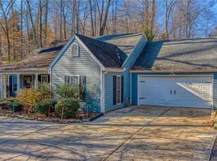 108 Tabor St, Central, SC 29630