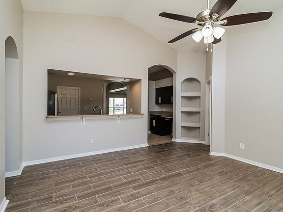 5th image of 131 Brushcreek Dr