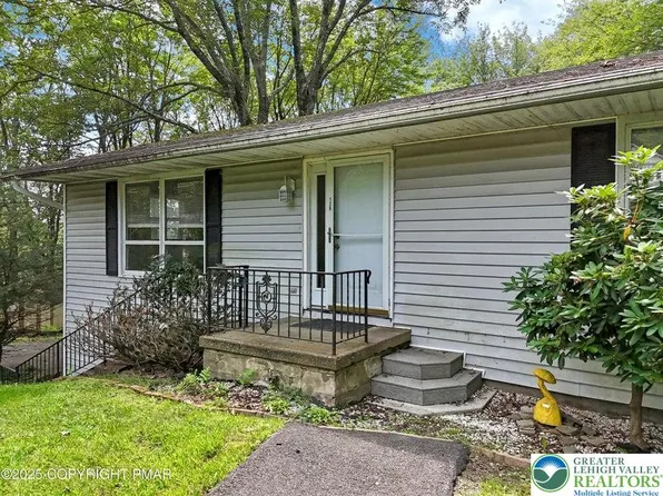 129 Winona Rd, Mount Pocono, PA 18344