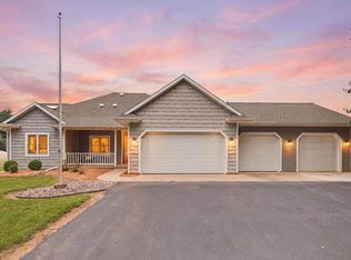 N3575 Sunrise Ct, New London, WI 54961