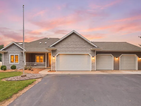 N3575 Sunrise Ct, New London, WI 54961