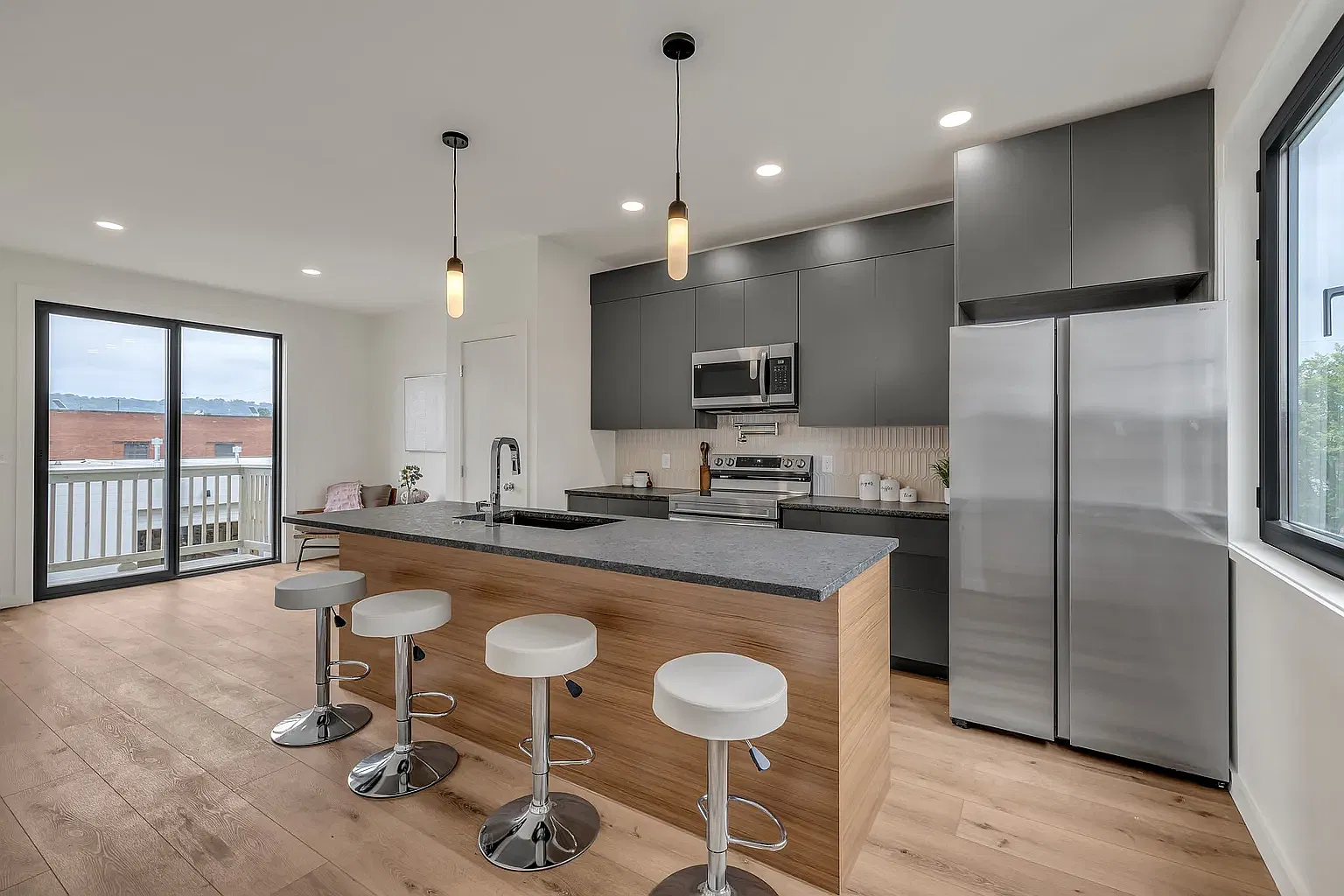 2 bed, 1225 sqft, $1,895 — Photo 2