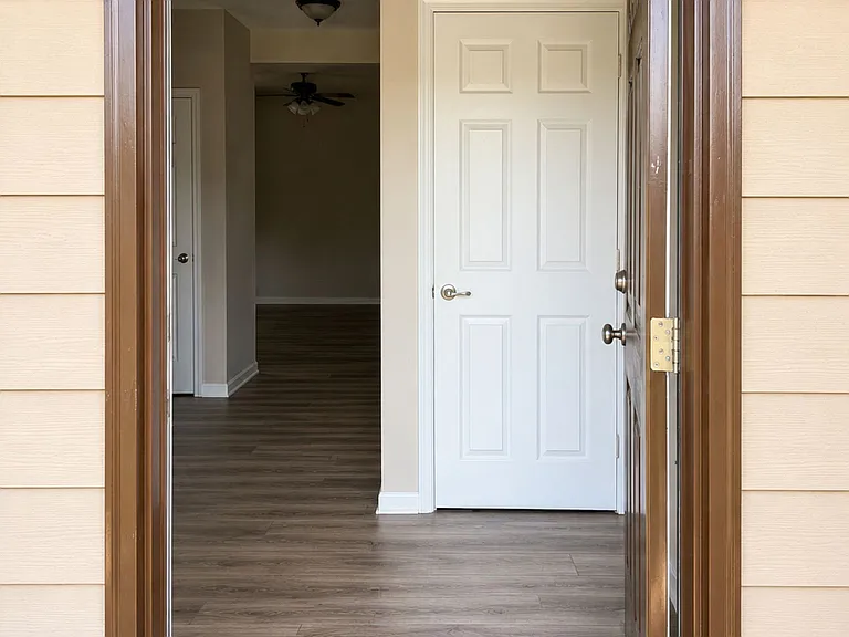 4424 Roundwood Ct — Photo 3