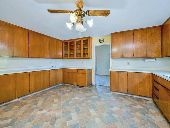 3rd image of 735 Hunt Avenue