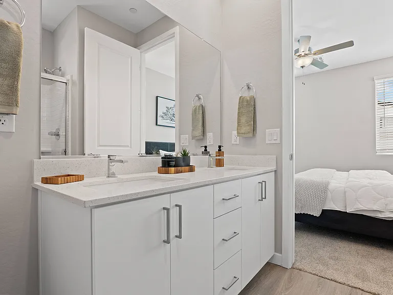 Corsica Villas at Euclid Avenue — Photo 10