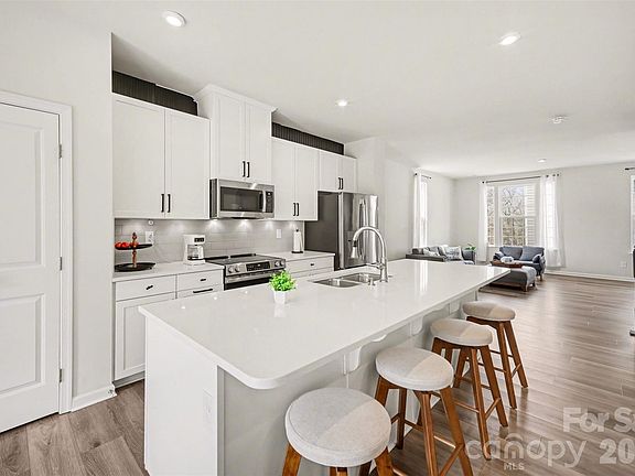 3rd image of 1211 May Apple Dr