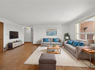 88 Tollgate Rd #405, Brantford, ON N3R7R5