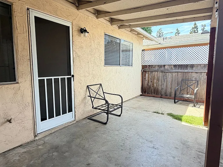 974 Merritt Dr #10 — Photo 12