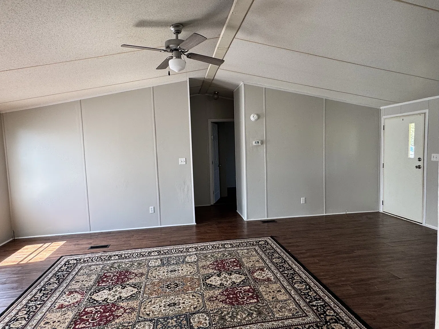 3 bed, 1140 sqft, $1,575 — Photo 3