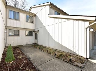5568 Candlewood Ct #243, Parma, OH 44134