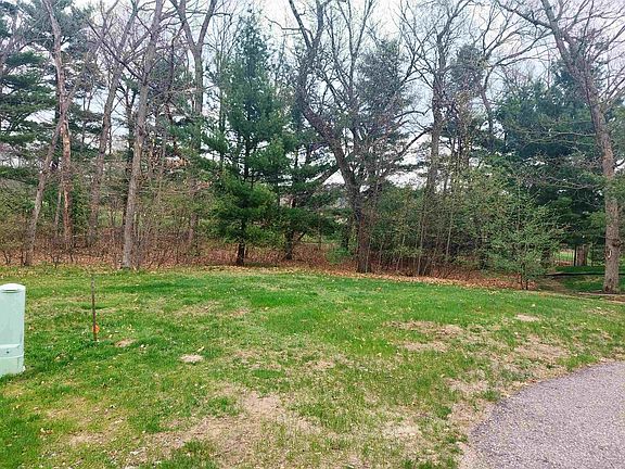 2nd image of 327 Dogwood Ln