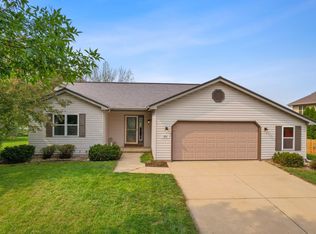 891 Foxglove Dr, Sun Prairie, WI 53590