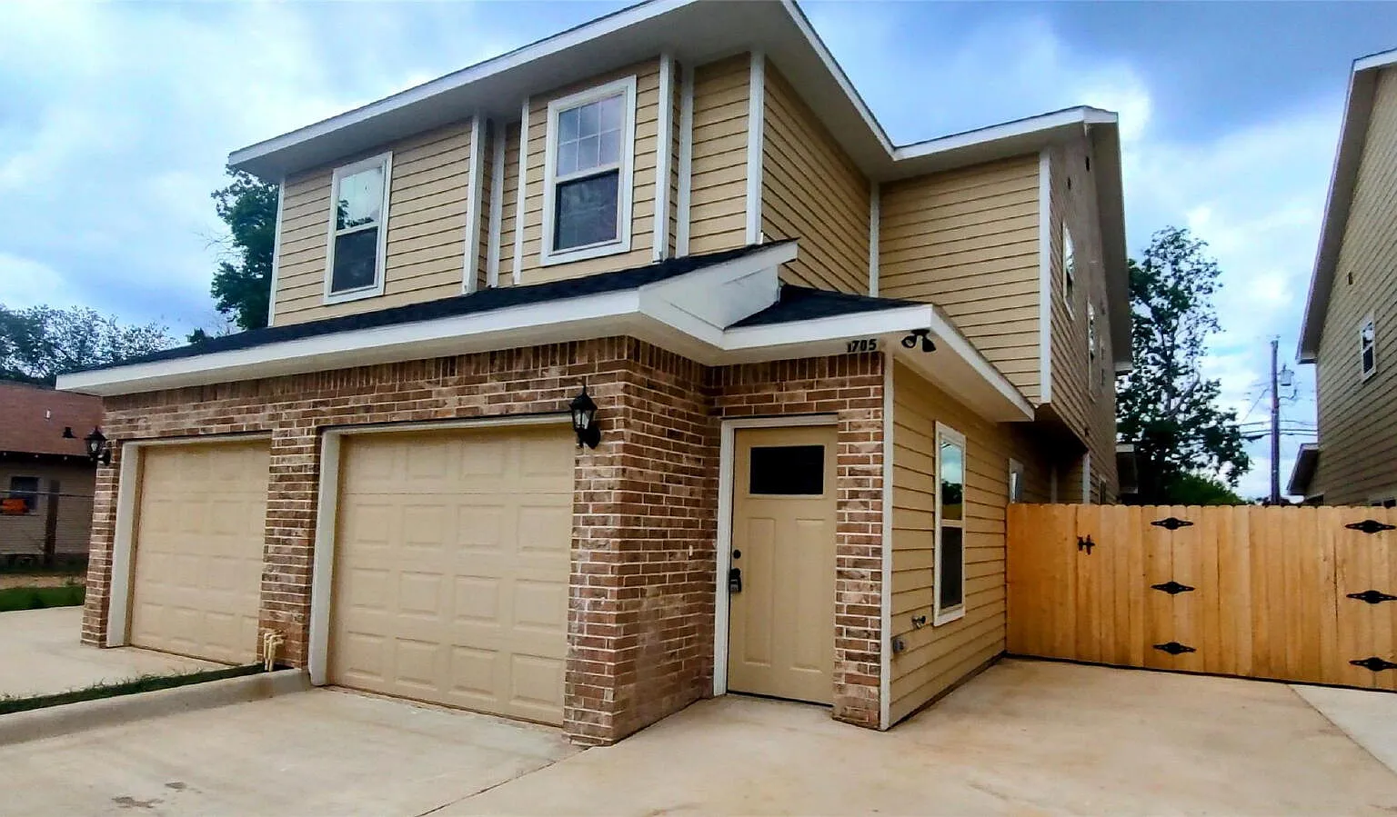 3 bed, 2.5 bath, 1589 sqft, $1,900 — Photo 1