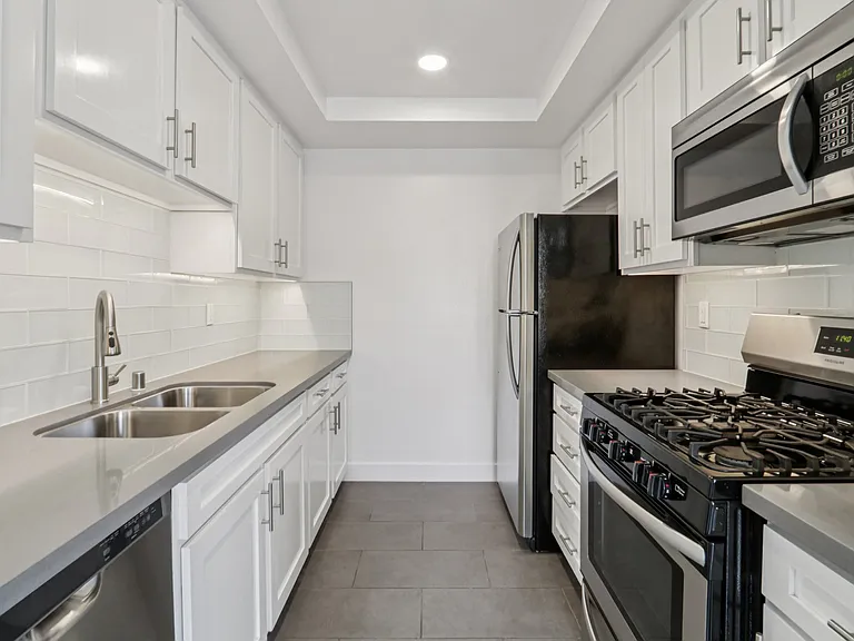 960 N. Alfred — Photo 26