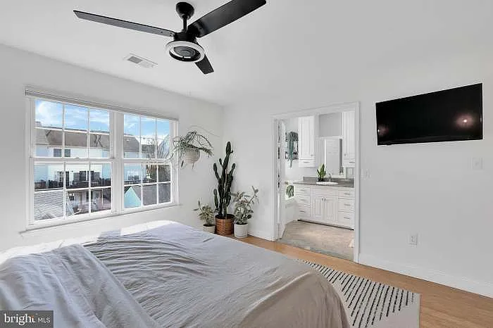 3 bed, 2040 sqft, $1,390 — Photo 3