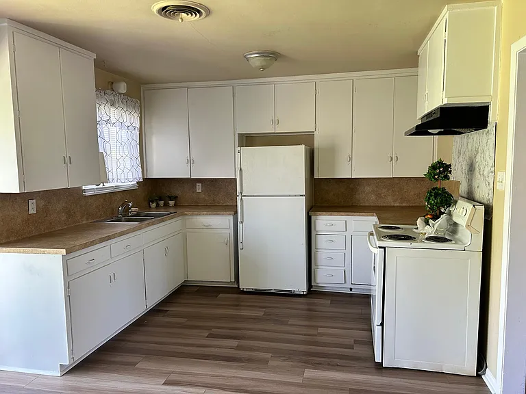1317 Zephyr Rd — Photo 3