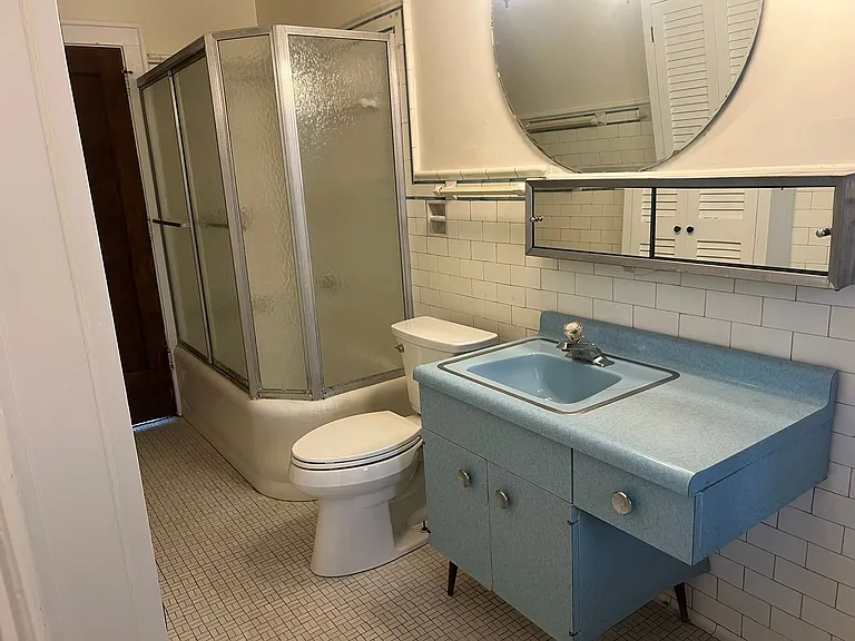 240 W Locust St — Photo 10