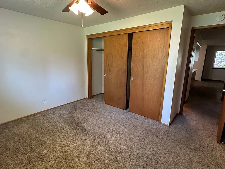 401 S Holly St — Photo 5