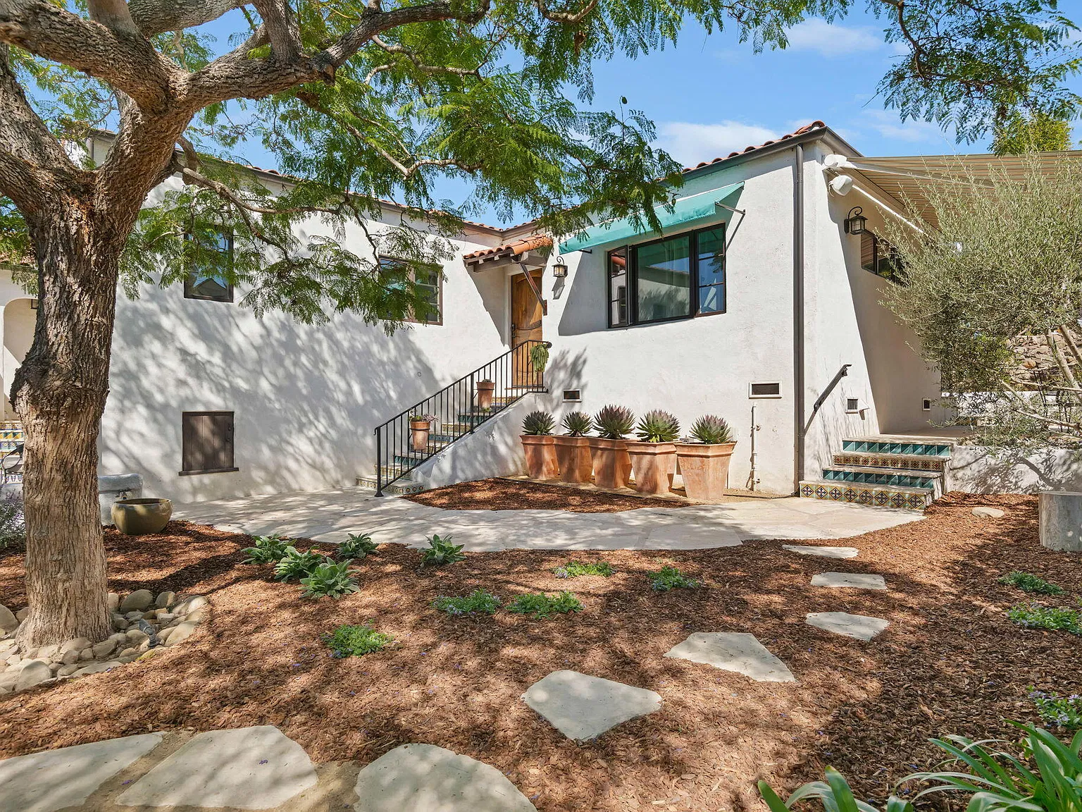 3 bed, 2.5 bath, 1983 sqft, $7,200 — Photo 1