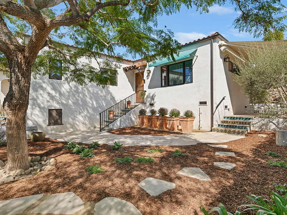 2210 Las Rosas Ln