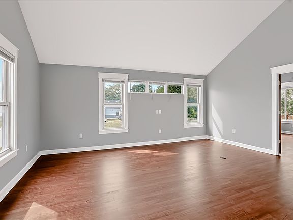5th image of 752 N Miley Ave