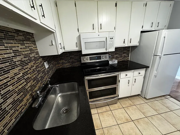 215 Winter St #4N — Photo 10