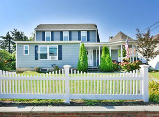 3 Berryhill Ln, Bethpage, NY 11714