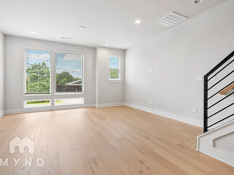 2242 N Graham St #2 — Photo 9
