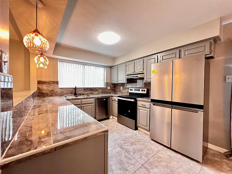 13819 Wickersham Ln — Photo 6