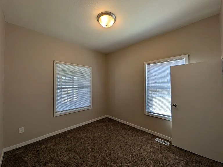 2120 Capitol Ave — Photo 13