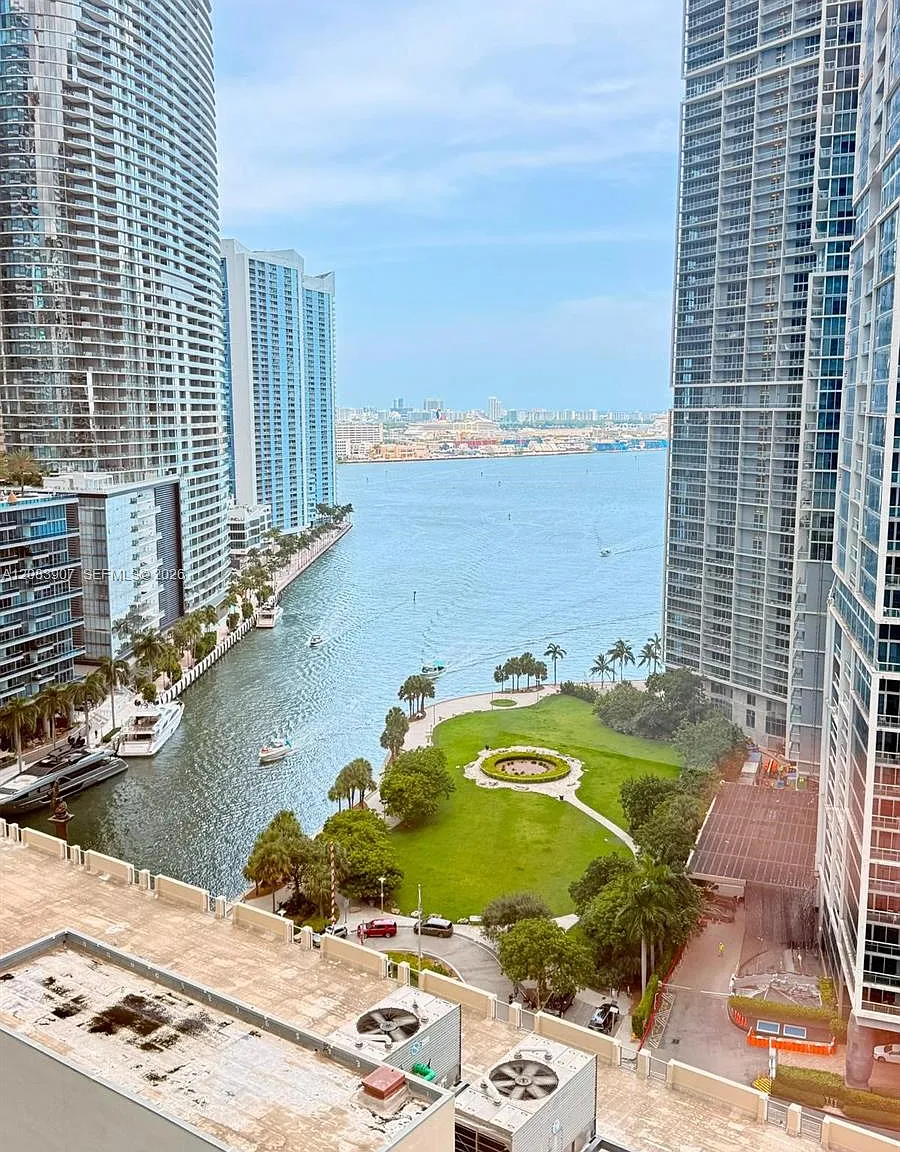 Brickell Point — Photo 3