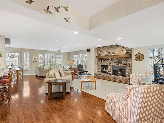 2nd image of 20 Fox Run Cir