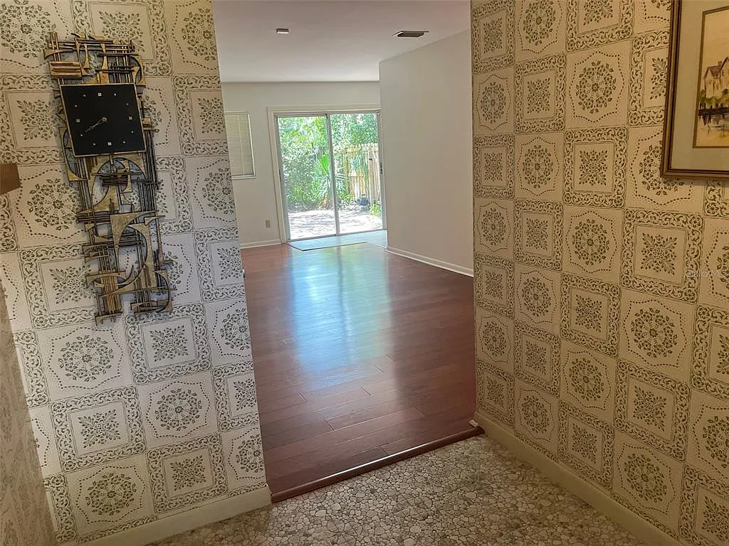 4 bed, 2.0 bath, 1560 sqft, $2,400 — Photo 2