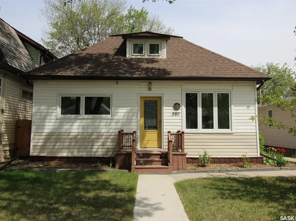 580 1st Street E, Shaunavon, SK S0N 2M0