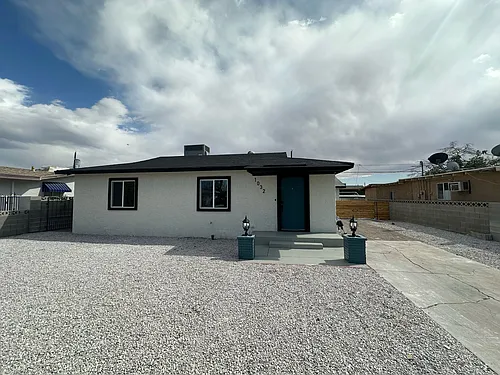 1032 E Hassett Ave Photo 1