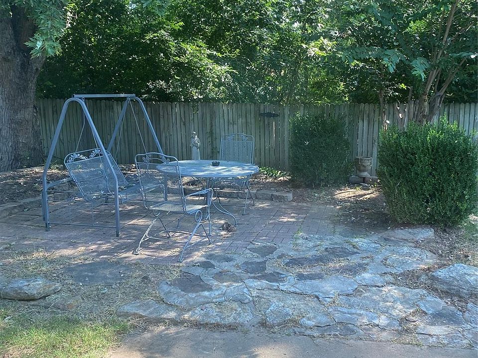 2nd image of 1417 N Narcissus Ave