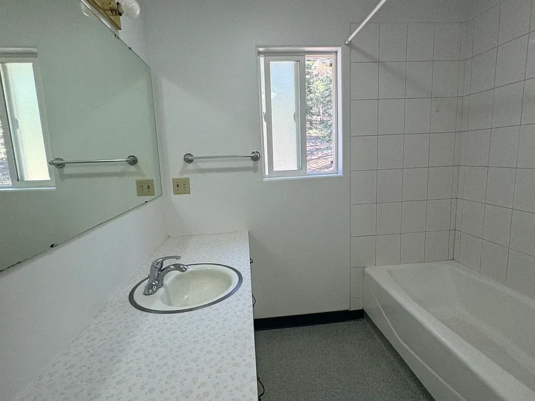 969 S Weed Blvd — Photo 11
