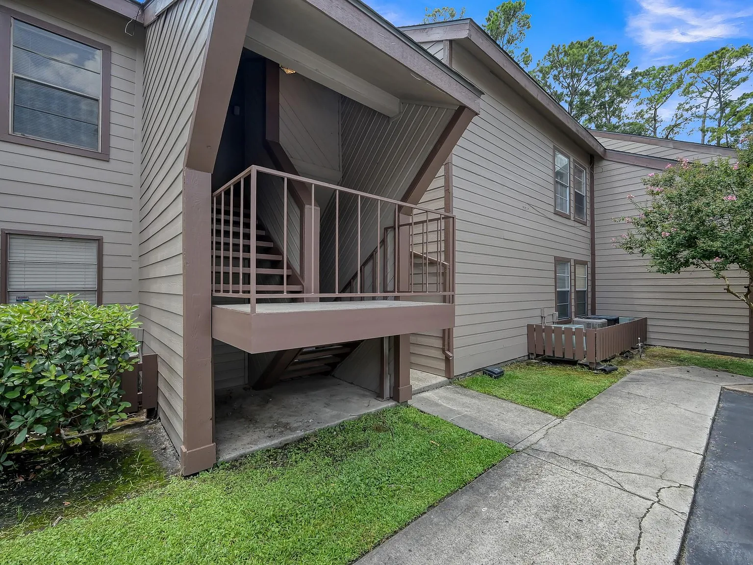 2 bed, 2.0 bath, 866 sqft, $1,300 — Photo 1