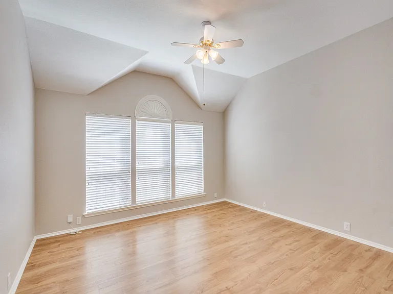 2509 Hunters Run Dr — Photo 17