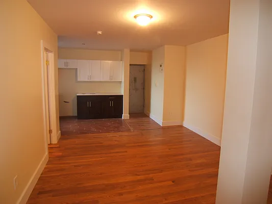 Rented by Joel Weisz, LREB | media 25