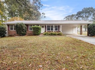 140 Honeysuckle Ln, Fayetteville, GA 30214