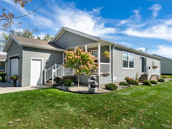 10706 Jean Pierre Ct, Fair Haven, MI 48023